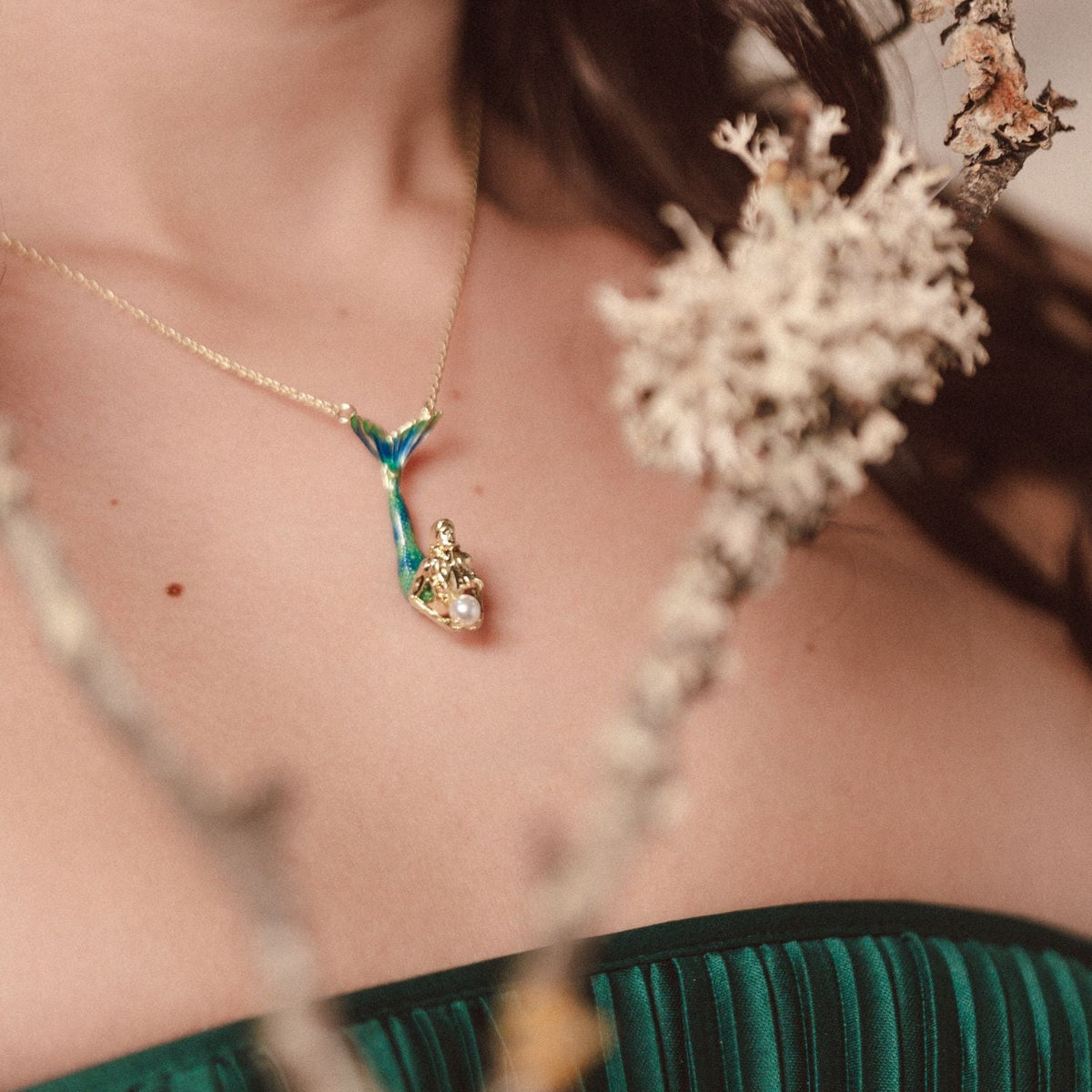Mermaid Pendant – detail or styling view