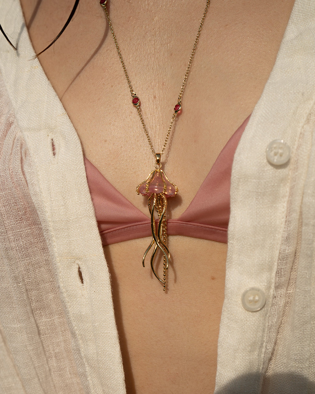 Jellyfish Pendant – detail or styling view